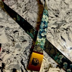 Gucci belt lion buckle size 95